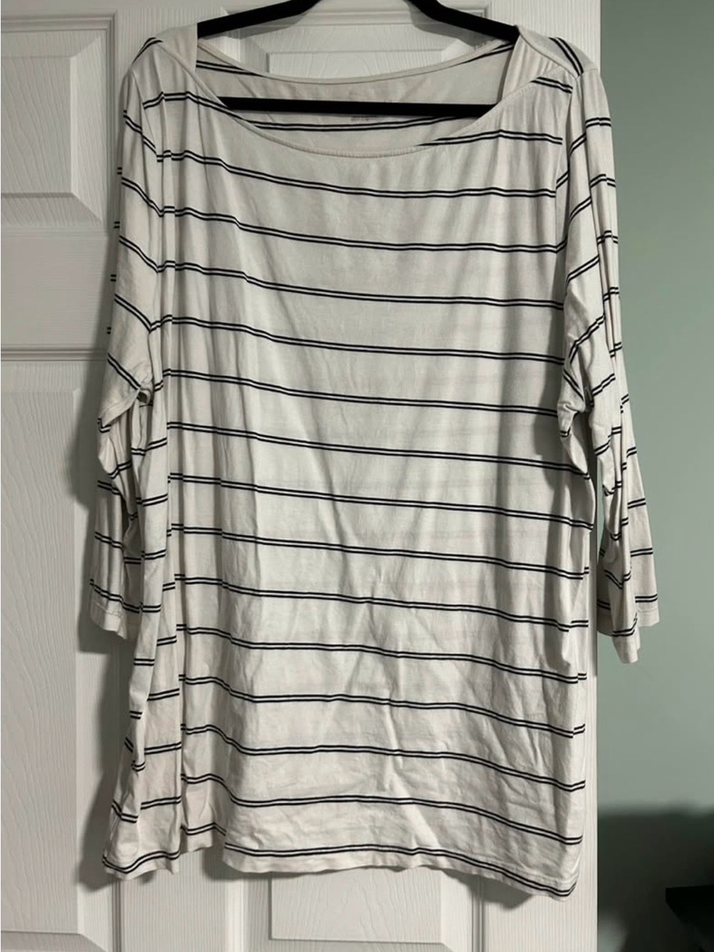 Ava & Viv White and Navy Striped Scoop Neck Long Sleeve Top